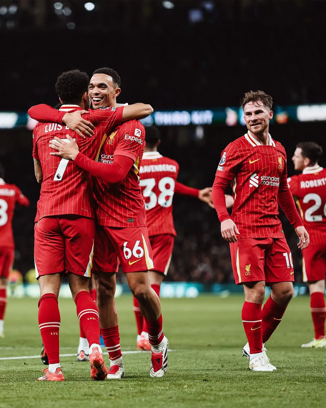 jogadores do liverpool em campo