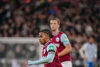 jogadores do West ham em campo