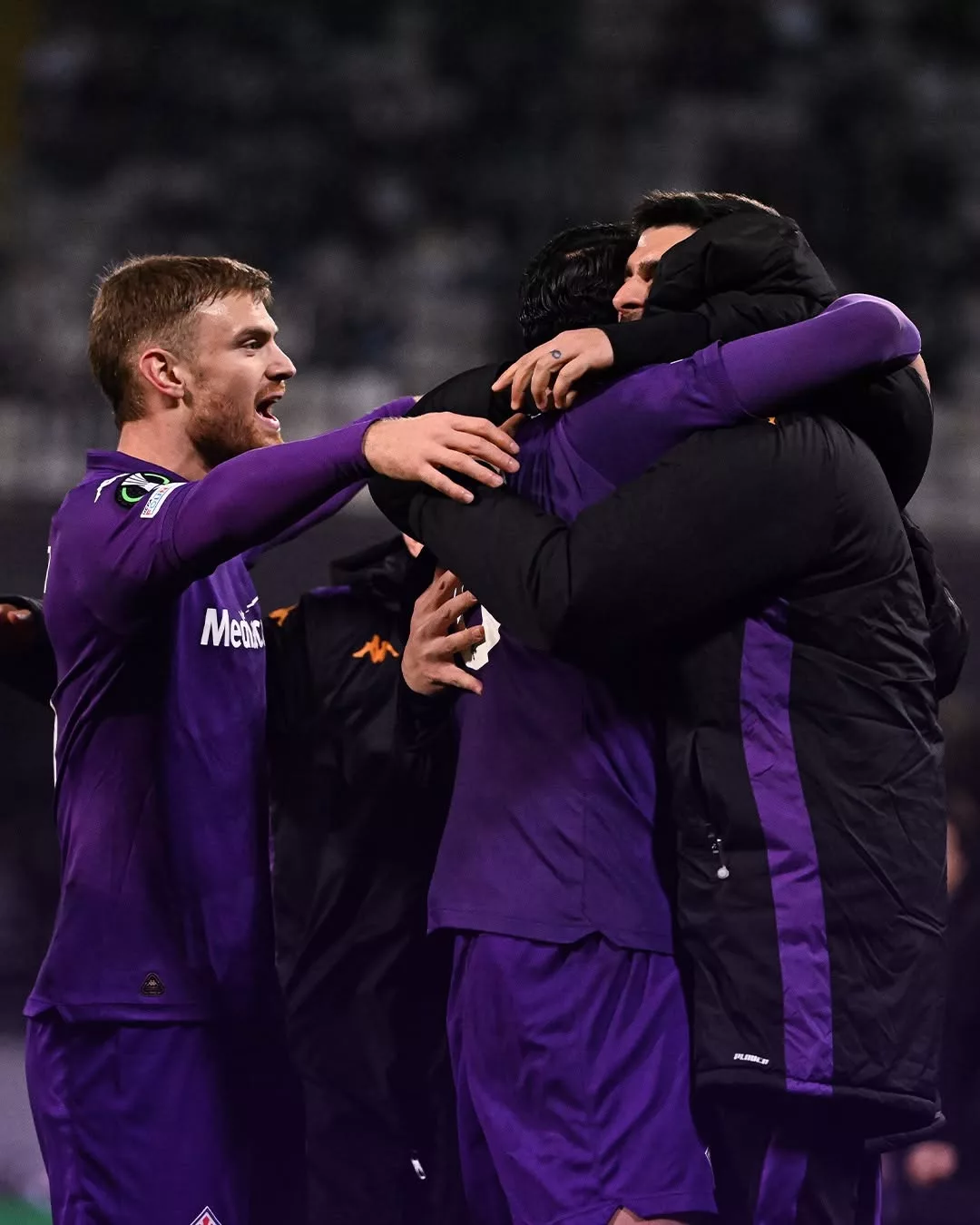 Jogadores do Fiorentina comemorando