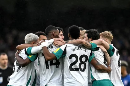 jogadores do newcastle comemorando