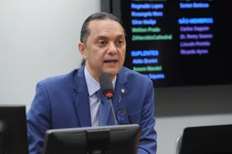 Deputado Weliton Prado na comissão na Câmara dos Deputados