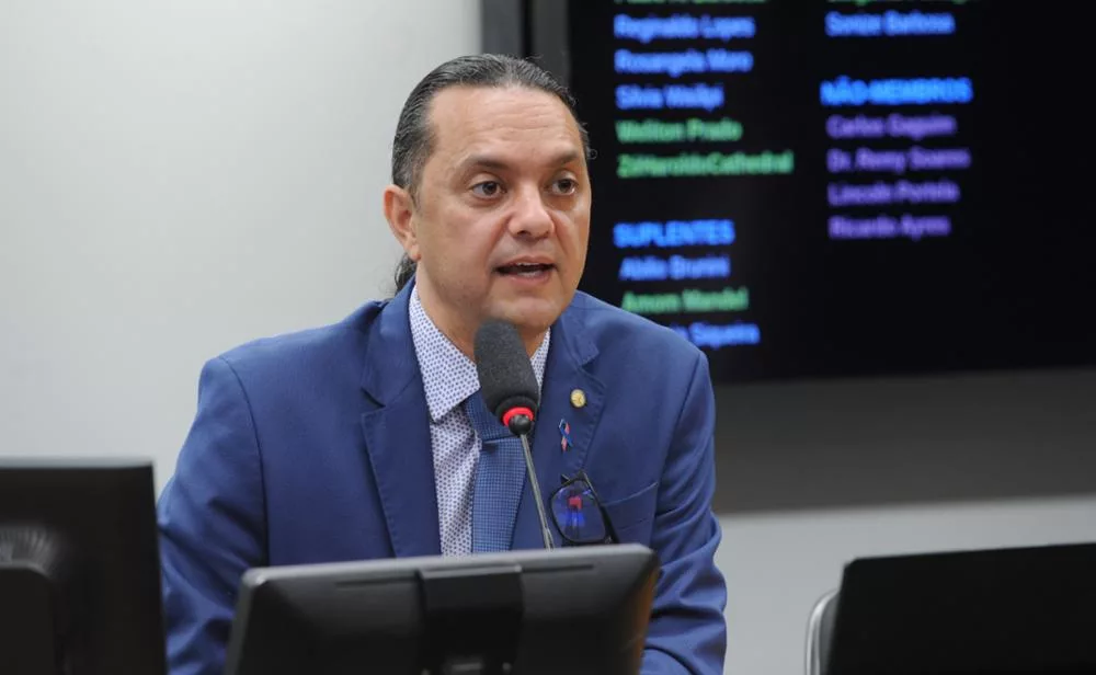 Deputado Weliton Prado na comissão na Câmara dos Deputados