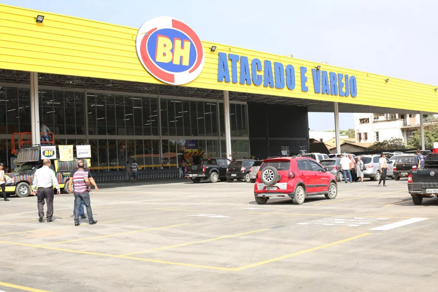 Imagem mostra uma das unidades da rede Supermercado BH em Minas Gerais